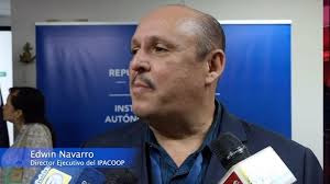 El director ejecutivo del Instituto Panameño Autónomo Cooperativo  (IPACOOP), Edwin Navarro, entregó la Personería Jurídica a la Cooperativa  de Ahorro y Crédito Pro-Pyme, R.L., que tiene su sede en el ...