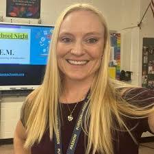 Danielle Hinrichs's Instagram, Twitter & Facebook