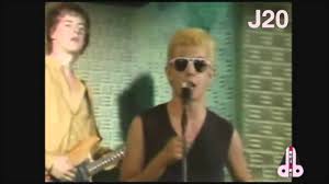 Enrico ruggeri (milano, 5 giugno 1957) è un cantautore, scrittore, conduttore televisivo e conduttore radiofonico italiano. Decibel I Diavoli Di Porta Romana