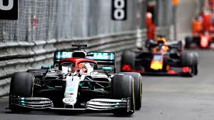 Max is a very different person than jos. Lewis Hamilton Max Verstappen Als Teamkollege Ware Eine Chance Fur Mich Eurosport