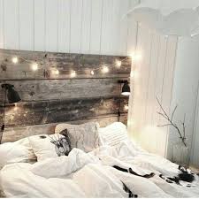 Ehebett Grosses Bett Mit Lichterkette Und Holzruckwand Wohnung Wohnen Traumzimmer