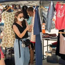 Häufig werden die waren zu einem bruchteil des ursprünglichen preises angeboten. Second Hand Ist Trend Nachhaltig Und Individuell Was Uns An Alter Kleidung So Fasziniert Shz De