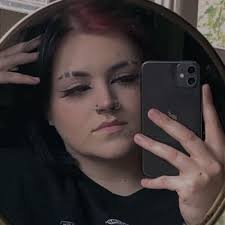 Avery Logan (@alldaylogan21)