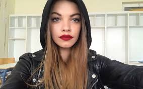 Τελευταία νέα και ειδήσεις για το tag τζενη καζακου από το iefimerida.gr | | O Kwnstantinos Kai H Korh Toy Tzenh Kazakoy Phgan Bolta Sth 8alassa Kai Elampan Apo Xara