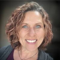 Leslie Cannon's Instagram, Twitter & Facebook