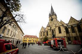 Școala a fost atestată documentar pentru prima oară în 1380. Foto Sibiul S A Cutremurat Elevii De La Colegiul NaÅ£ional Samuel Von Brukenthal EvacuaÅ£i Eveniment Tribuna