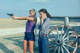 Dans une communauté fondamentaliste de martha est présenté comme l'épouse de l'un des membres. Test Blu Ray La Ferme De La Terreur Critique Film