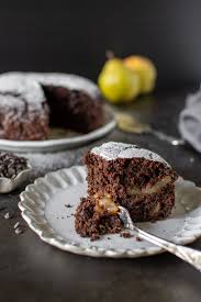 Credo che la felicità si nasconda anche nello stupore, nelle sorprese inaspettate e nei sapori dolci e intensi come quelli che mi ha regalato, questa mattina, un morso della torta cioccolato. Torta Pere E Cioccolato Vegan Le Prelibatudini