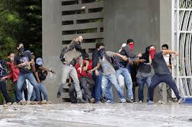 Resultado de imagen para imagenes de gente violenta
