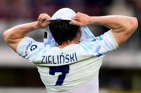 Piotr Zieliński na ustach Włochów. Wytknęli mu to po meczu, nie mają litości