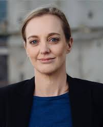 Angela Carr's Instagram, Twitter & Facebook