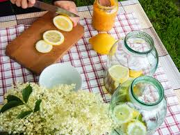 Reteta de socata pe care o puteti incerca va va reaminti de gustul din copilarie, ea fiind excelenta datorita aromelor sale naturale. Retete De Socata Pentru Zilele Calde De Vara