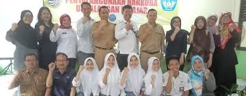 Makeup ke sekolah anti di omelin guru. Website Resmi Sman 8 Bekasi