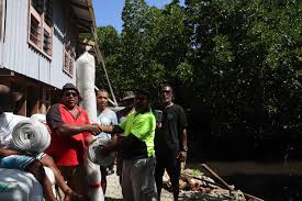 SMALL MALAITA CONSTITUENCY SUPPORT PORT ADAM SEAWEED FARMERS WITH ESSENTIAL  FARMING MATERIALS