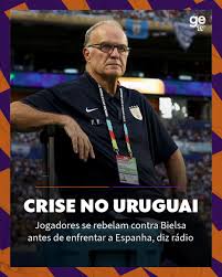 CLIMA TENSO! 😳🇺🇾⁣ ⁣ &Agrave;s v&eacute;speras do duelo decisivo contra a Espanha pela  Copa do Mundo, um grupo de jogadores do Uruguai teria se reunido com  Marcelo Bielsa para cobrar mudan&ccedil;as na