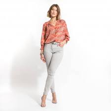 Find the perfect jean gris stock photos and editorial news pictures from getty images. Pantalon Et Jean Femme Tendance Vente En Ligne De Jeans Et Pantalons Tendance Boutique Elora