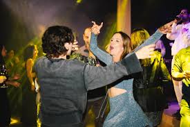 Vamos relembrar essa festa linda e super animada? @lucianapagnano 😆✨ Foi  demais! Obrigada pessoal, foi um prazer fotografa-la 🫶🏼  @tatibocaiuvaeventos @leonardo_aguiar @bandabalaco