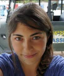 Milena Massari rappresenta quanto di meglio si possa auspicare per i  giovani: giovane lo è anche lei, e sta intraprendendo un lungo viaggio per  coronare i propri sogni. L'implicazione dei suoi studi (