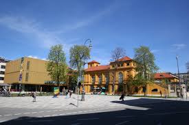 Direkt am königsplatz in münchen empfängt das lenbachhaus seine besucher mit seinen beeindruckenden gemäldesammlungen und. Lenbachhaus Munich Arrivalguides Com