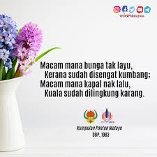 Berikut ini adalah tentang pantun bahasa minang, pantun di bawah ini adalah dalam berbagai hal seperti pantun minang adat pepatah minang, sindiran pantun minang, nasehat pantun pantun penyemangat bahasa minang dan artinya. Uzivatel Dewan Bahasa Dan Pustaka Na Twitteru Pantun Pantun Bahasajiwabangsa Dekadbahasakebangsaan Malaysiamembaca Klwbc2020
