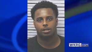 Mobile man arrested after jumping into creek following police chase,  reporting car stolen: MPD