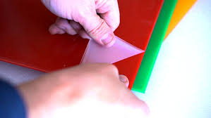 Metode ini lebih tepat digunakan pada objek yang berbahan kaca dan berukuran kecil seperti. Memotong Dengan Laser Papan Tanda Akrilik 3d Berlapis Dengan Epilog Laser
