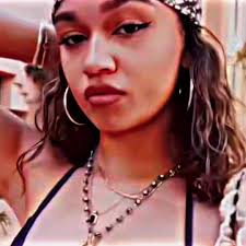 Madison Bailey Pura Vida