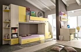 Chi non vuole il letto matrimoniale, può sempre contare su una scelta sempre più in voga, il letto da una piazza e mezza. Camerette Mondo Convenienza