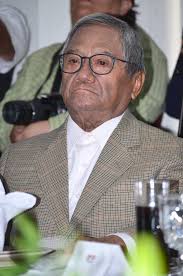 Letra y música de sus canciones con notas para guitarra. Armando Manzanero Es Intubado