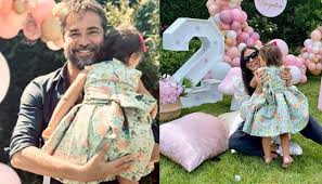 Neslişah alkoçlar, engin altan düzyatan ile 28 ağustos 2014 tarihinde evlendi. Engin Altan Duzyatan Aka Ertugrul Celebrates Daughter S Birthday With Wife Neslisah