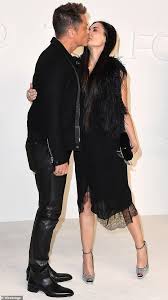 Elmo's fire that was released in 1985. Demi Moore And Rob Lowe Relight Their St Elmo S Fire With A Smooch Daily Mail Online