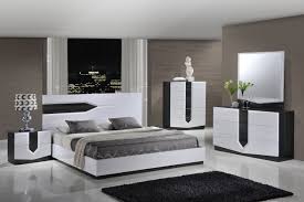Simply add some colorful linens and some color on the walls and you'll have your dream bedroom! Global Furniture Hudson 4 Piece Platform Bedroom Set In Zebra Grey White