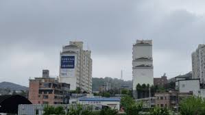 단속을 비웃듯 내걸린 '한화 포레나 안산고잔' 불법 현수막 : 네이트 뉴스