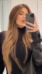Pin By Milica L On Coafuri In 2020 Jenner Hair Light Hair Color Brown Blonde Hair