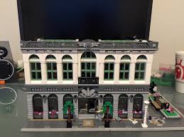 The brick bank features a bank, secretary's office, bank manager's office, laundromat and a detailed façade and sidewalk. 10251 Brick Bank Page 30 Lego Town Eurobricks Forums