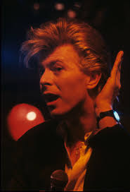 David bowie era uma figura ímpar, que inspirou e continua inspirando gerações de pessoas por trás do entretenimento. David Bowie And The Return Of The Music Video The New Yorker