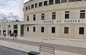 Informations et localisation sur hôtel de police d'aix en provence : Aix En Provence Blesse Par Balle Il Saute Dans Un Camion Benne Et Meurt Devant L Hotel De Police