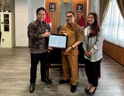 KP2KP Makale Serahkan Taxpayers Charter, Pemkab Tana Toraja Siap Dukung  Transformasi Digital Perpajakan