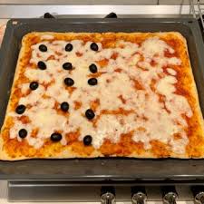 Una pizza in teglia ad alta idratazione: Pizza In Teglia Alta E Soffice Fatto In Casa Da Benedetta Rossi Pizza In Teglia Ricette Ricette Di Cucina