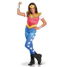 Superheroines in peril, combat and sexual situations depicted in online photo comics, original artwork and 3d. Deguisement Wonder Woman Dc Super Heros Girls Deguisement Enfant Rue De La Fete