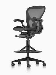 Recommended for anyone under 6' tall, who doesn't mind a chair with a low. Aeron Hocker Herman Miller