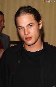 Travis fimmel (born 15 july 1979) is an australian actor and former model best known for his role as ragnar lothbrok in the history channel television series vikings. Travis Fimmel De Modelo De Calvin Klein A Protagonista De Vikings Viste La Calle