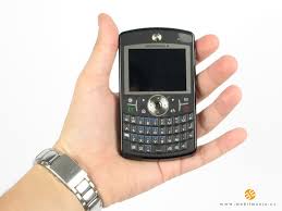 Motorola Q 9h review: Moto messenger ...