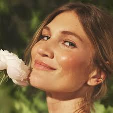 Amazon.com : Well People Lush Lip Tinted Oil, Moisturizing Lip Oil For  Nourishing & Conditioning Lips, Adds Sheer Color, Vegan & Cruelty-free,  Daylily Petal : Beauty & Personal Care