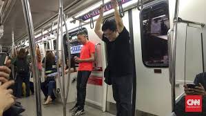 Bagaimana untuk mendapatkan kuasa kereta kembali. Kereta Komuter High Heels Dan Risiko Mati Cepat