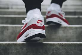 Nike Air Max 1 Anniversary Og Red On Foot Video Detailed Pictures Eu Kicks Sneaker Magazine Nike Air Max Nike Air Air Max 1