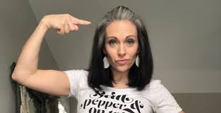Another way to go gray is blending gray with highlights and lowlights. 30 Stunning Looks Of Women Who Ditched Dyeing Their Grey Hair Small Joys