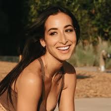 Clarissa Shepherd's Instagram, Twitter & Facebook