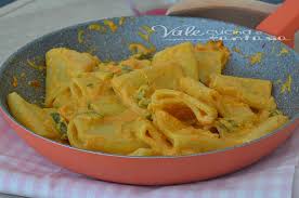 Paccheri Cremosi Con Salmone E Zucchine Senza Panna Un Primo Piatto Gustoso E Facile Da Realizzare Primo Piatto Completo Ricette Ricette Facili Primi Piatti
