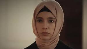 Mina Demirtaş Sadri Alışık Ödülleri gecesinde ortaya çıktı! Tarzıyla beğeni  topladı